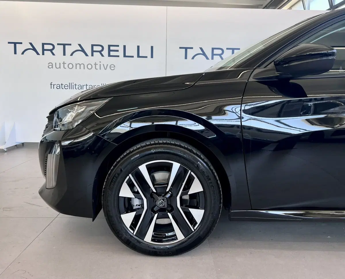 Peugeot 208 nuova a Bari (4)