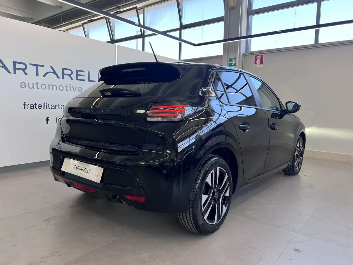 Peugeot 208 nuova a Bari (7)