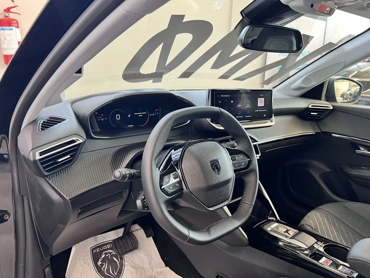 Peugeot 208 nuova a Bari (13)