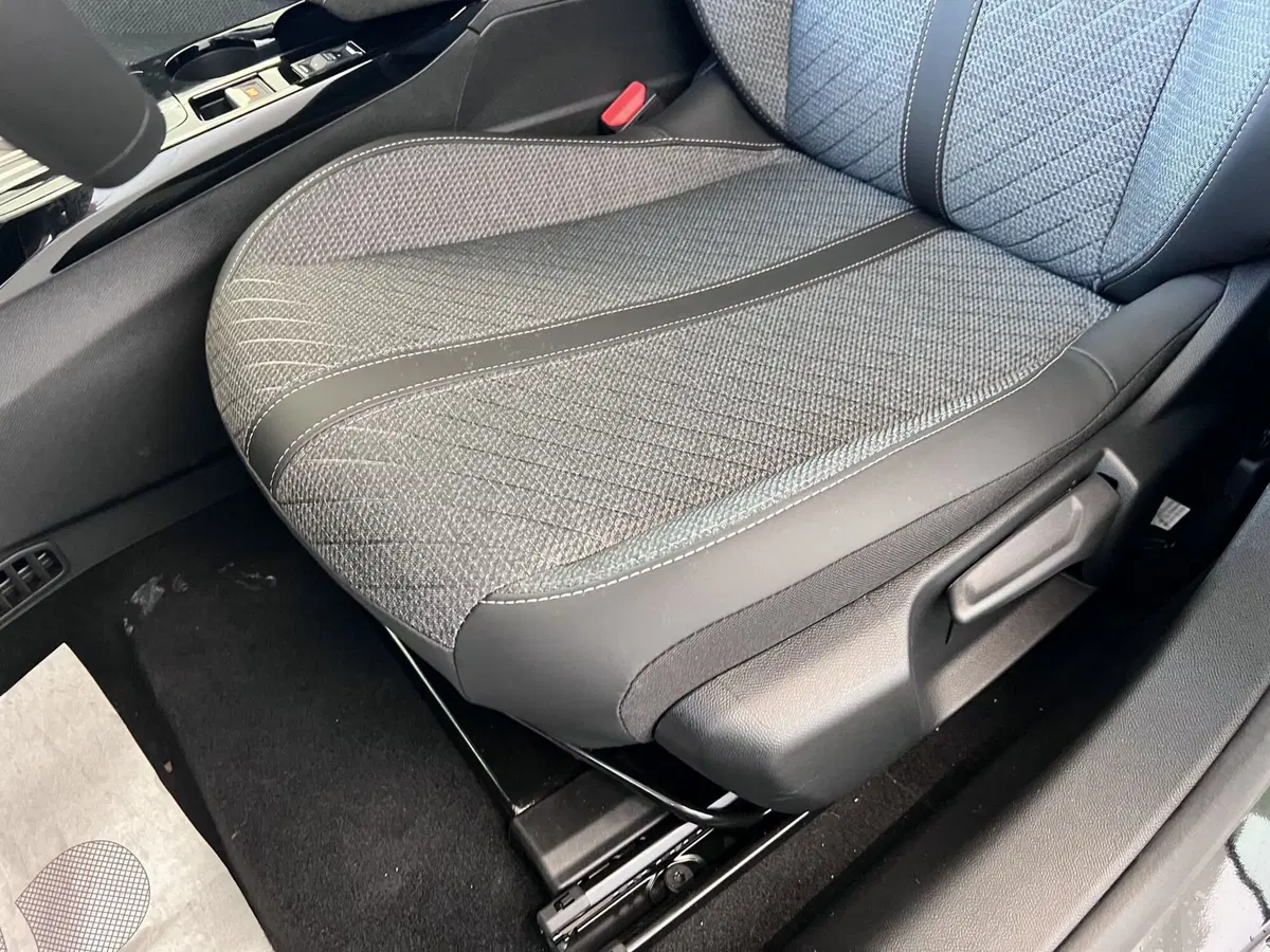 Peugeot 208 nuova a Bari (15)