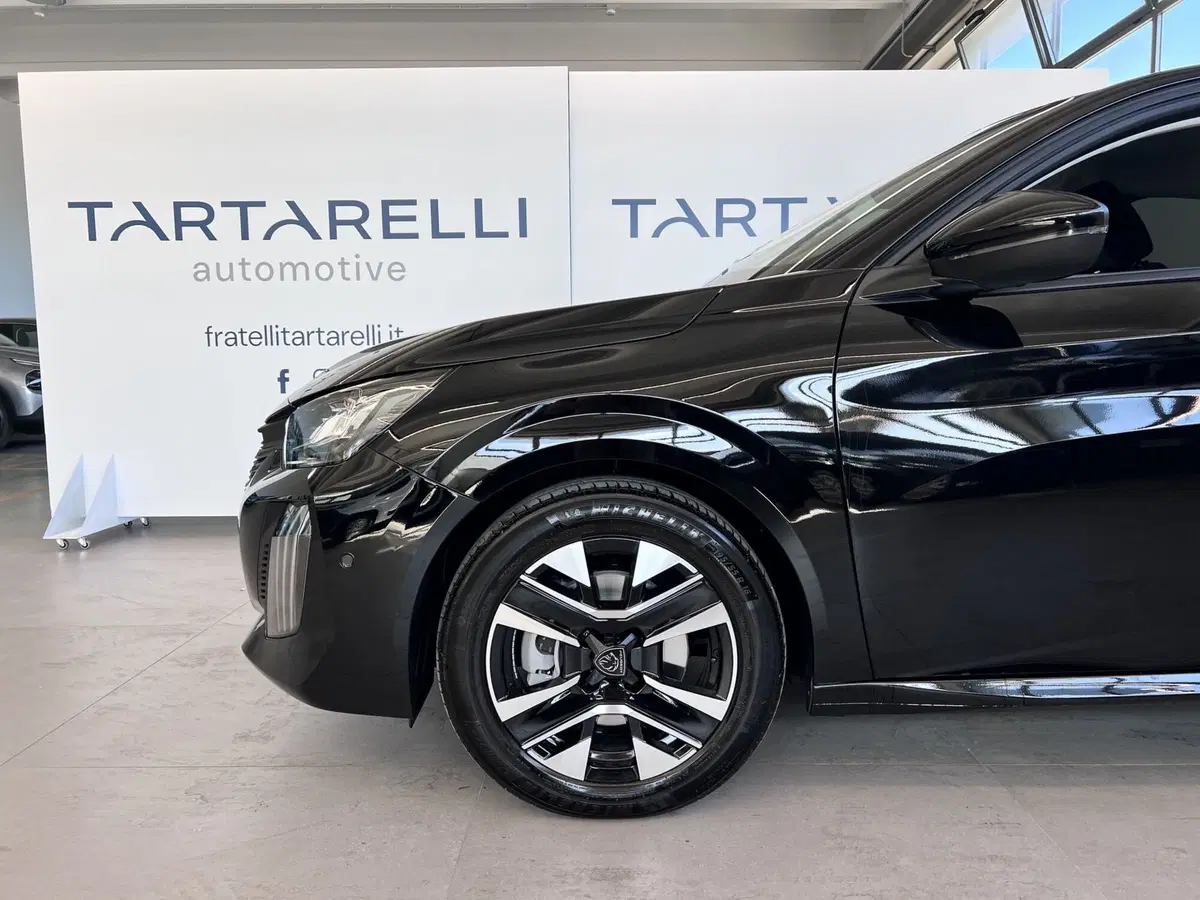 Peugeot 208 nuova a Bari (4)