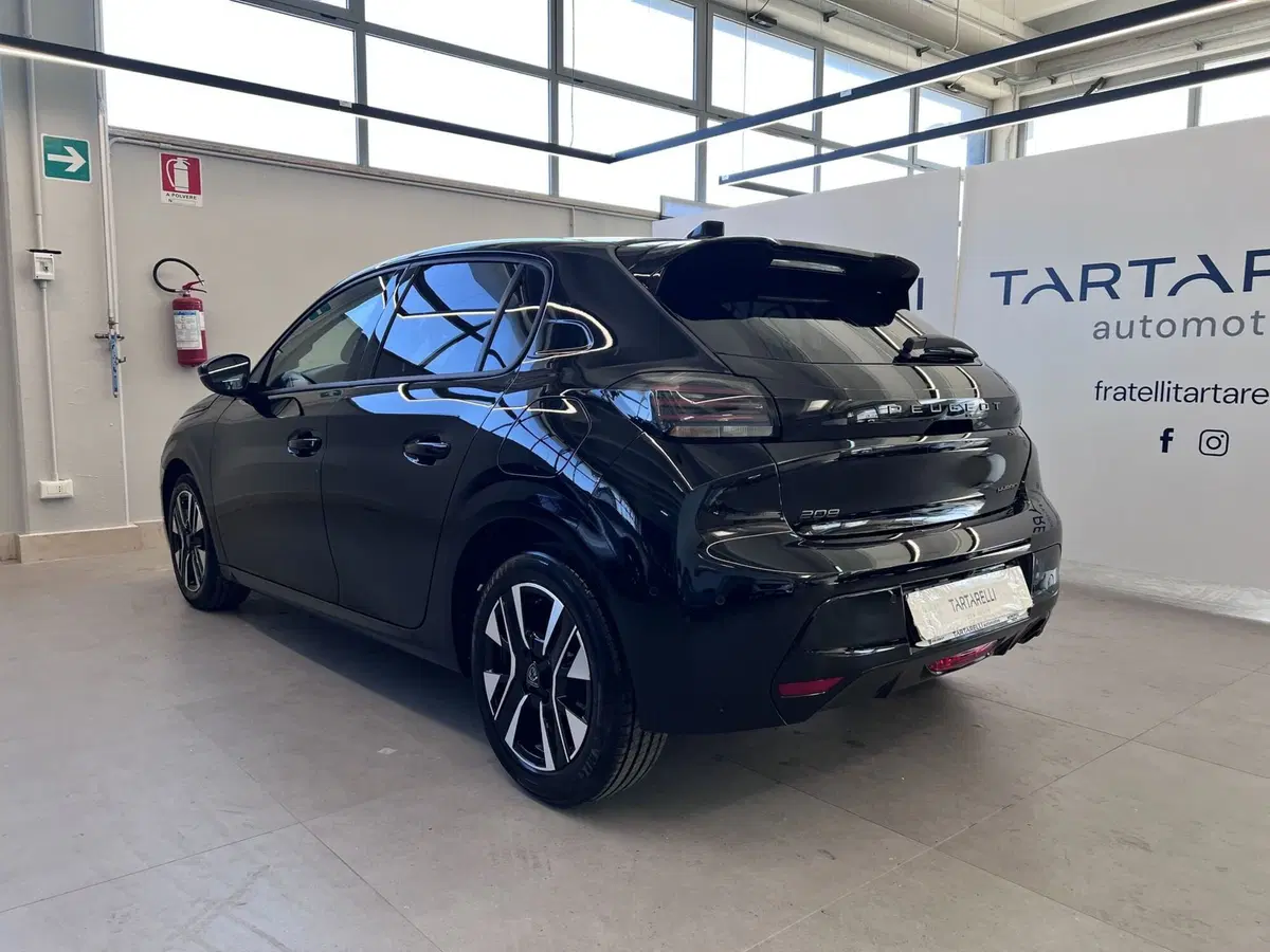 Peugeot 208 nuova a Bari (5)