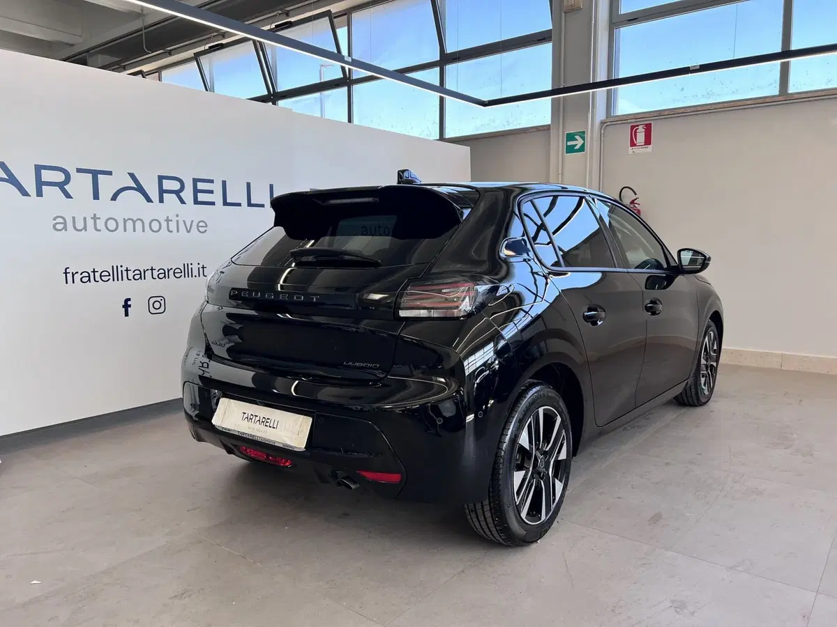 Peugeot 208 nuova a Bari (7)