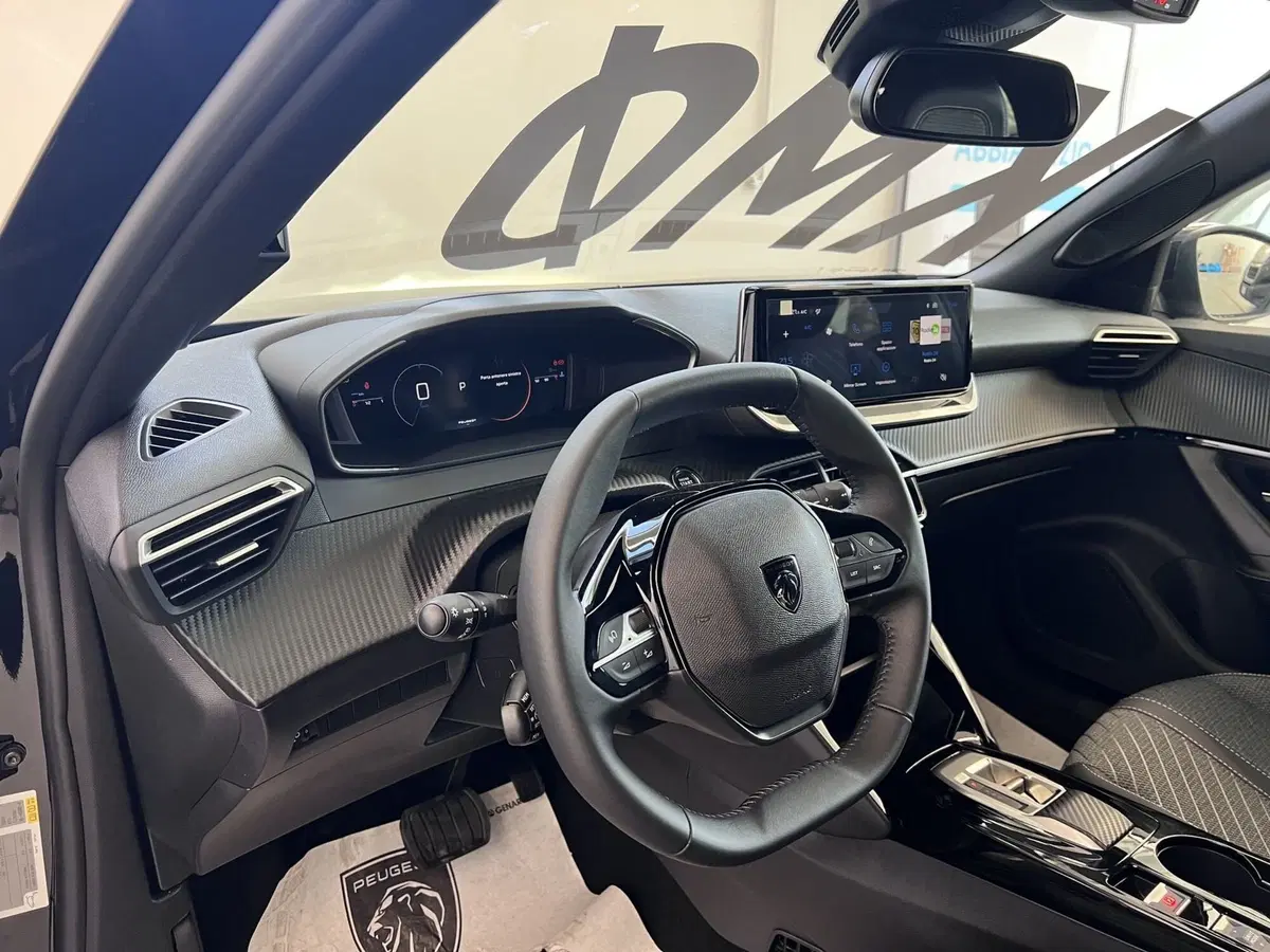 Peugeot 2008 nuova a Bari (12)