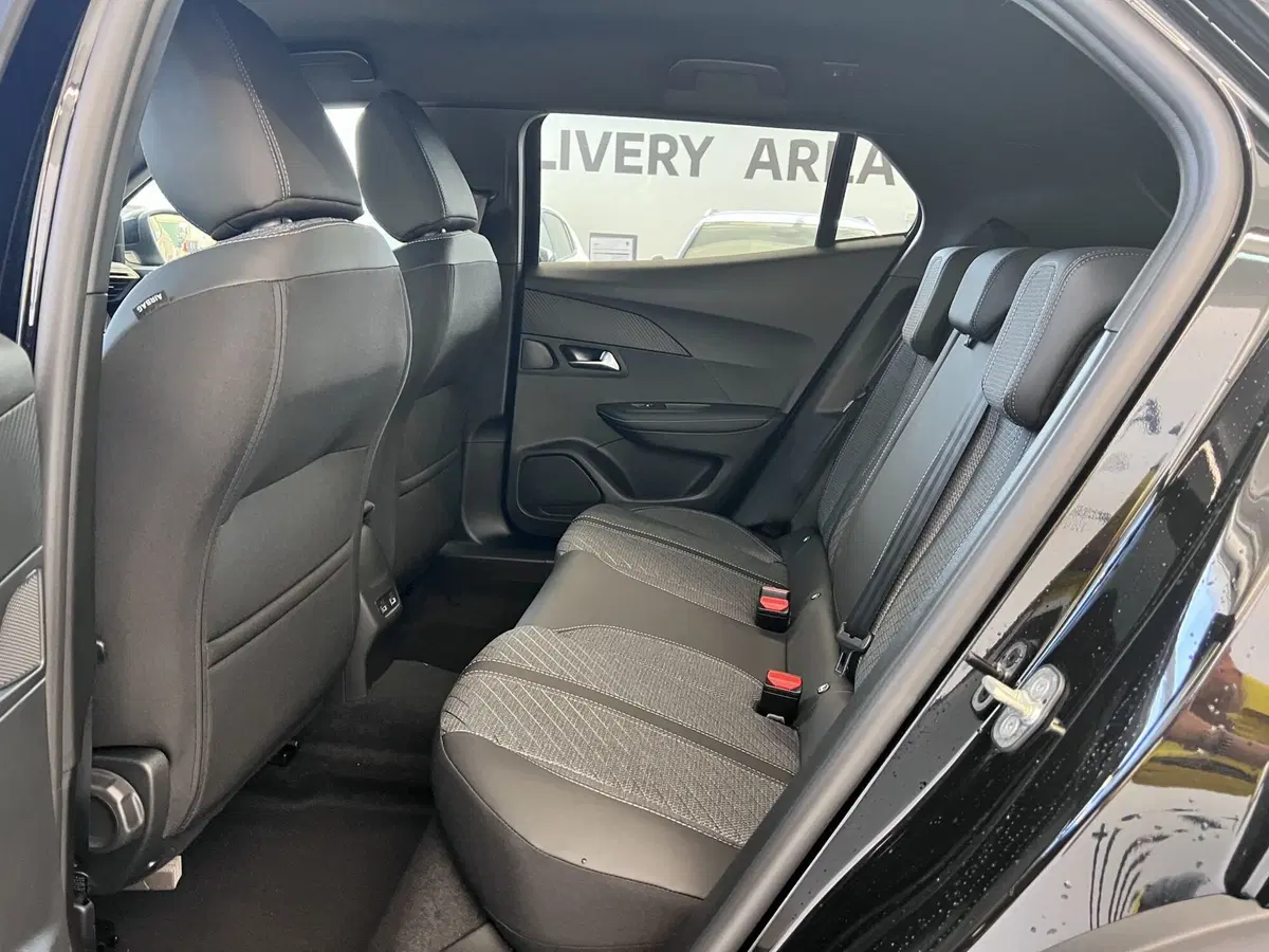 Peugeot 2008 nuova a Bari (15)