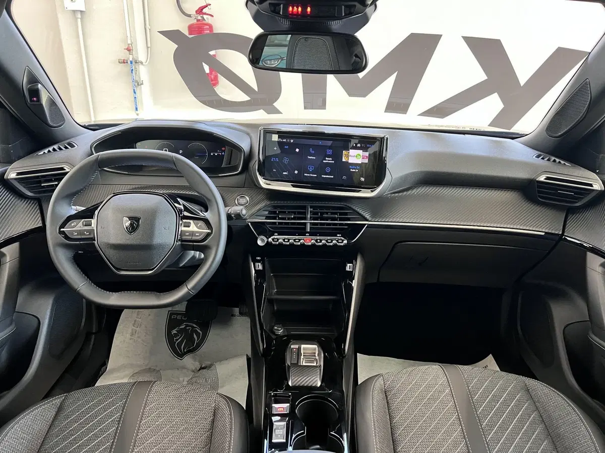 Peugeot 2008 nuova a Bari (16)