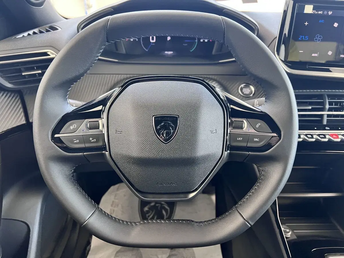 Peugeot 2008 nuova a Bari (18)