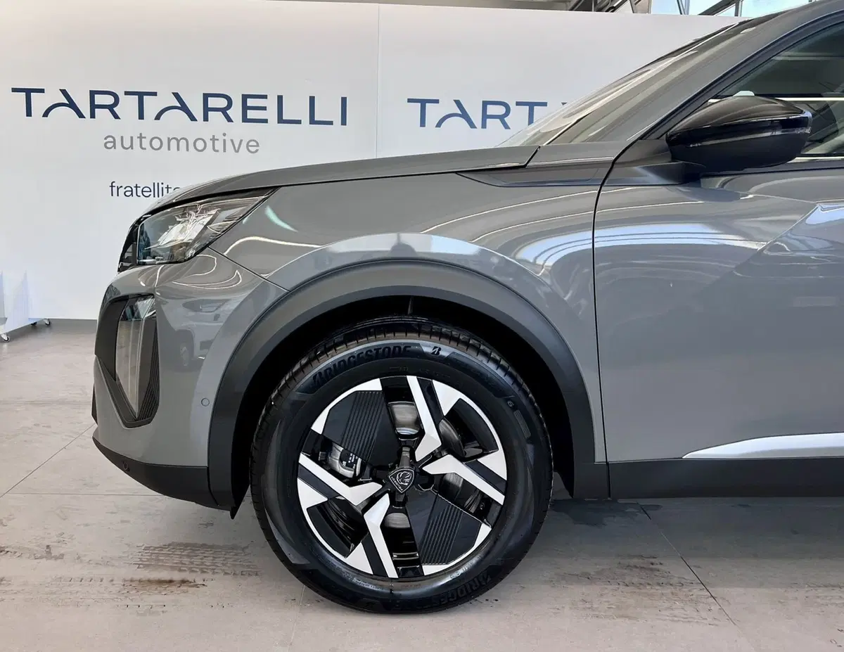 Peugeot 2008 nuova a Bari (4)