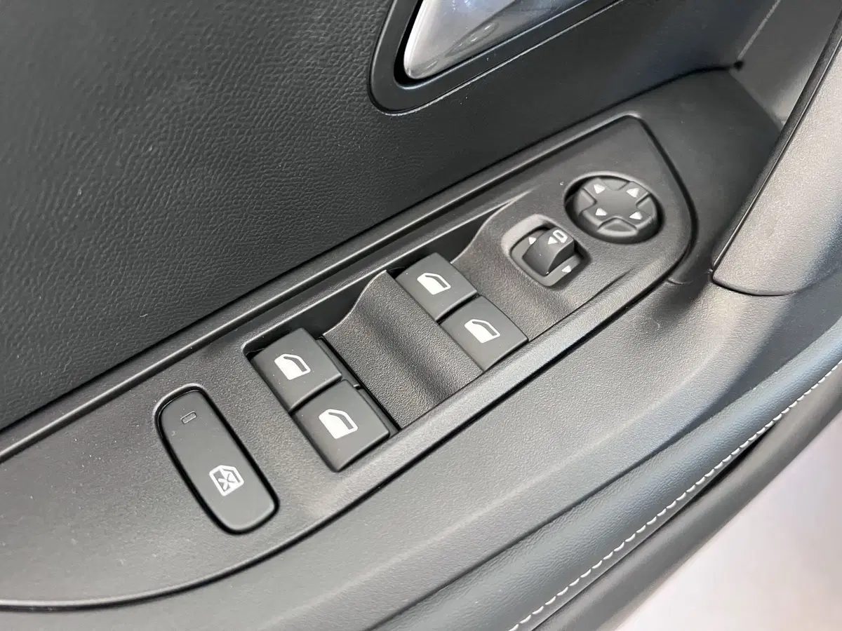 Peugeot 2008 nuova a Bari (12)