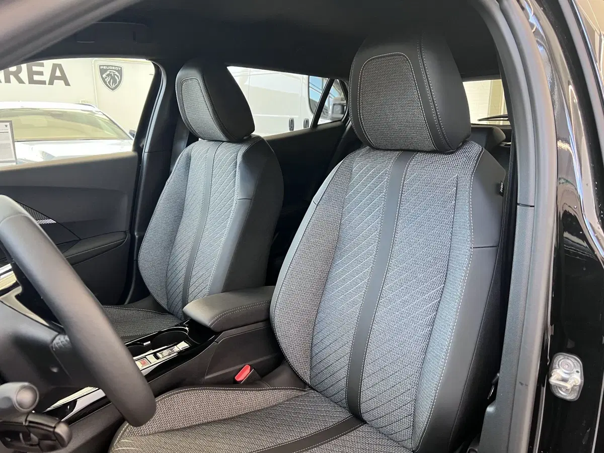 Peugeot 2008 nuova a Bari (14)
