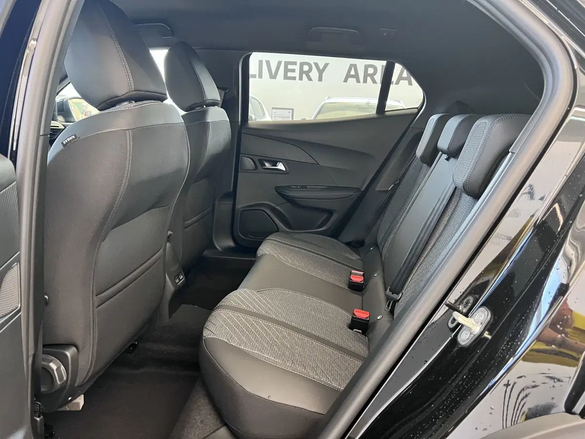 Peugeot 2008 nuova a Bari (16)