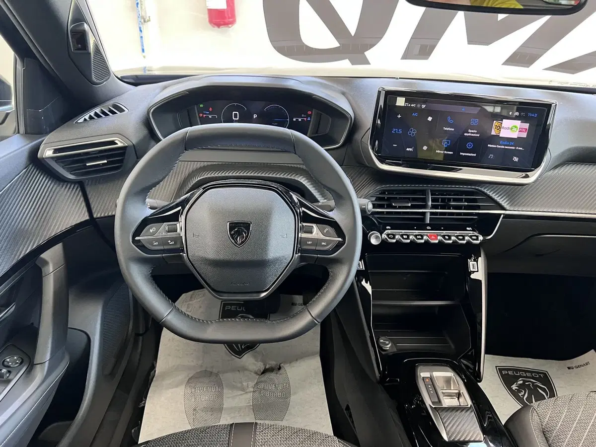 Peugeot 2008 nuova a Bari (18)