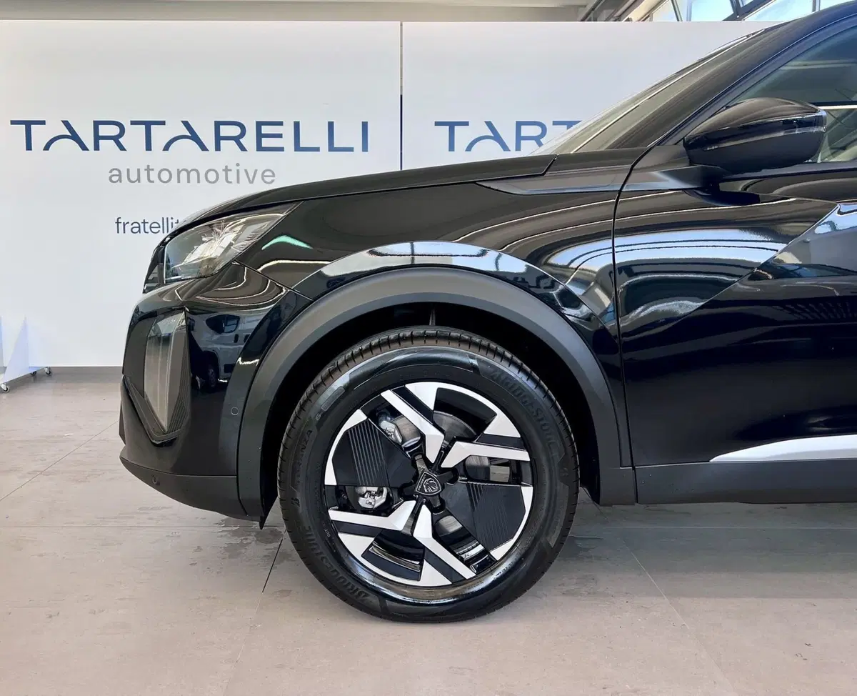 Peugeot 2008 nuova a Bari (4)