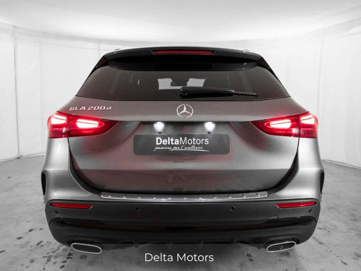 Mercedes-Benz GLA SUV nuova a Macerata (4)