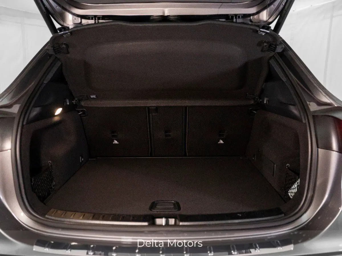 Mercedes-Benz GLA SUV nuova a Macerata (5)