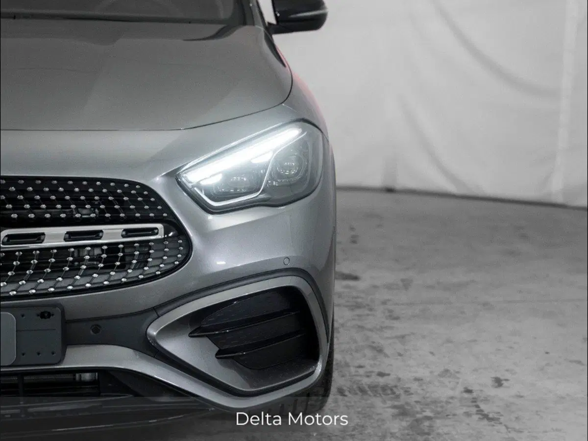 Mercedes-Benz GLA SUV nuova a Macerata (7)