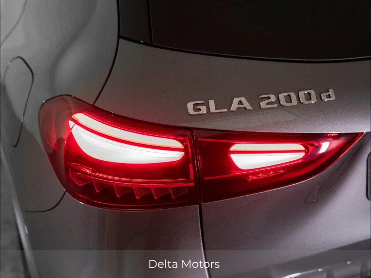Mercedes-Benz GLA SUV nuova a Macerata (8)