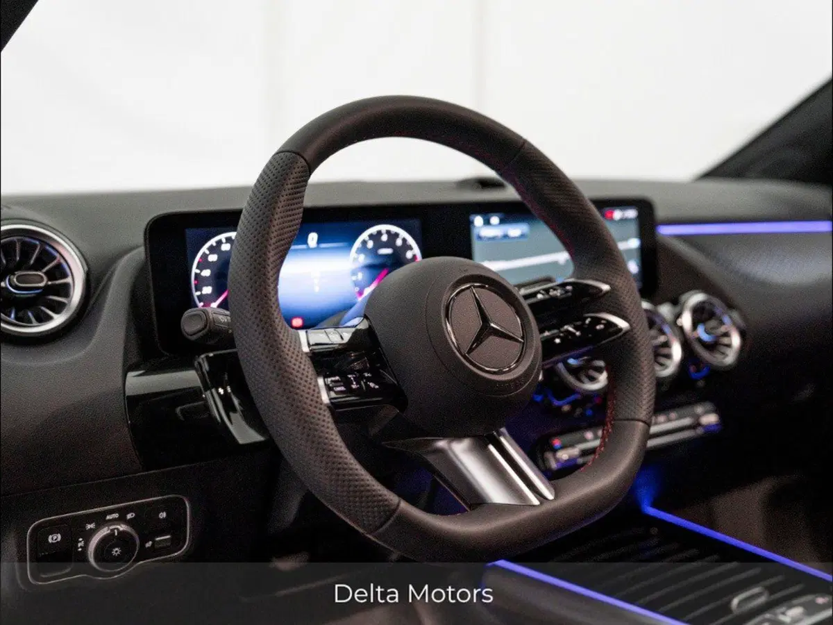 Mercedes-Benz GLA SUV nuova a Macerata (13)