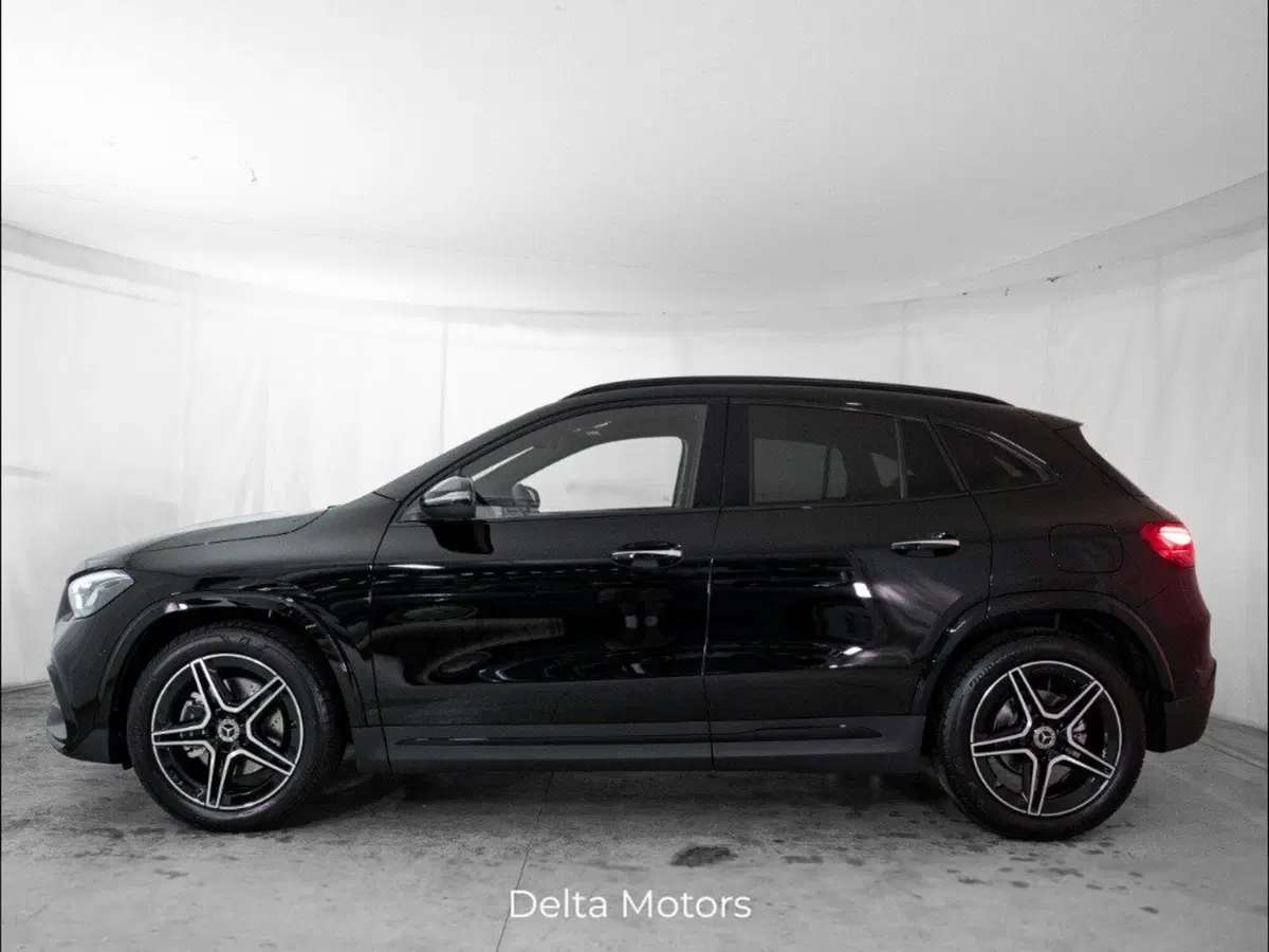 Mercedes-Benz GLA SUV nuova a Macerata (2)