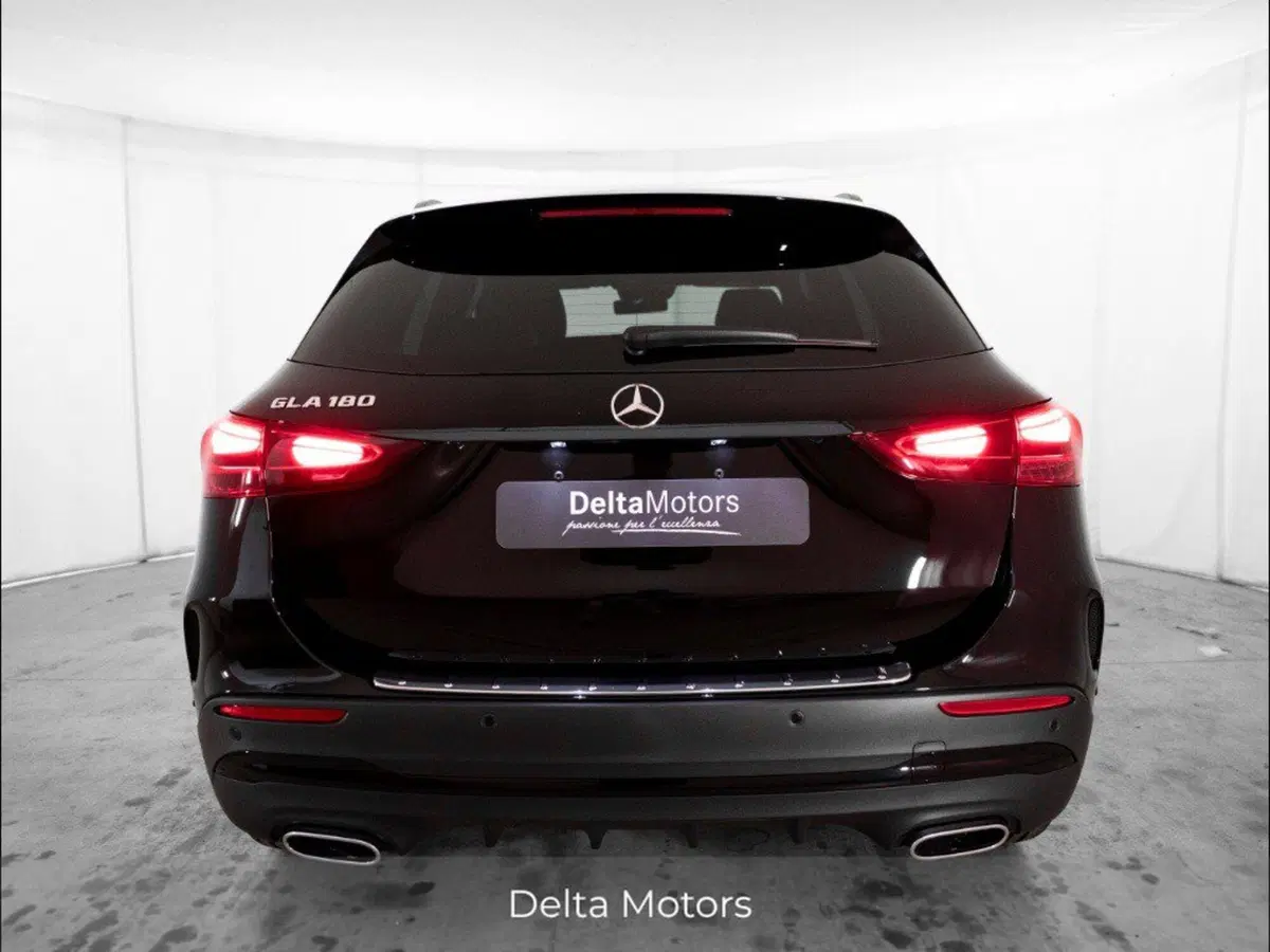 Mercedes-Benz GLA SUV nuova a Macerata (3)
