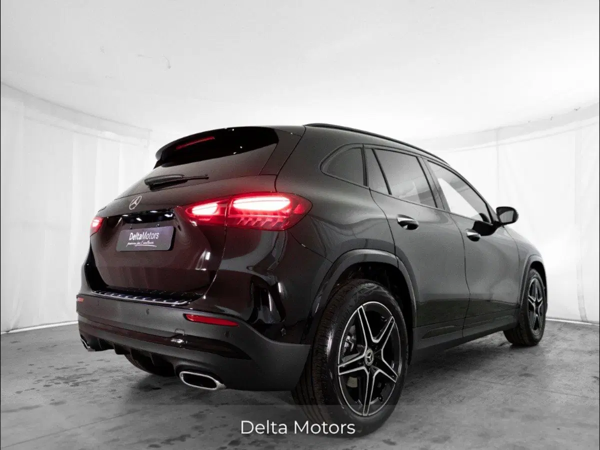 Mercedes-Benz GLA SUV nuova a Macerata (4)