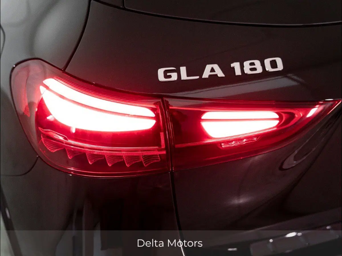 Mercedes-Benz GLA SUV nuova a Macerata (8)