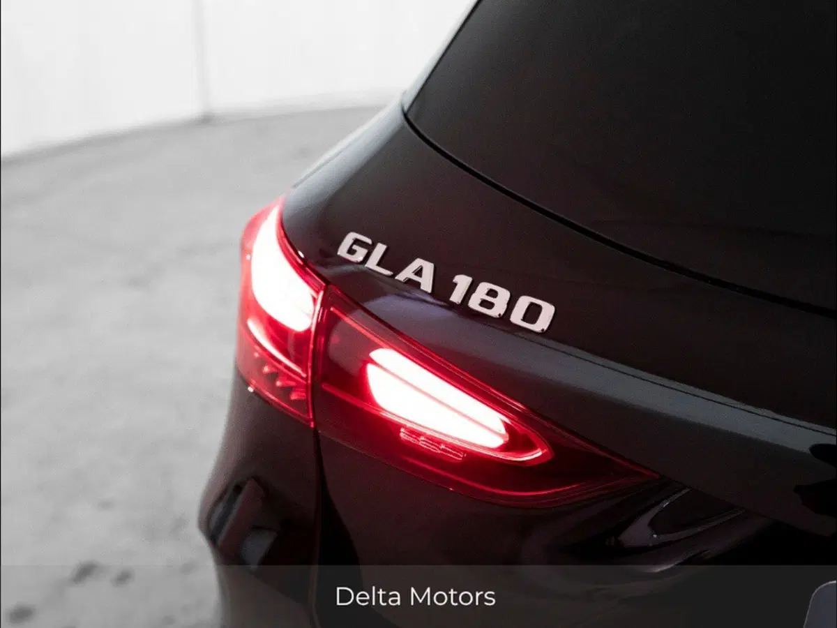 Mercedes-Benz GLA SUV nuova a Macerata (9)