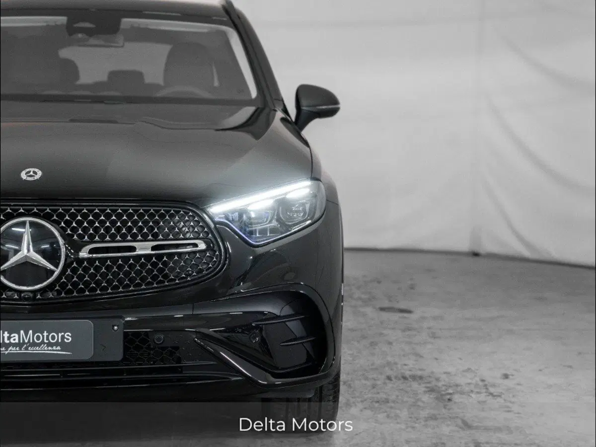 Mercedes-Benz GLC SUV nuova a Macerata (5)