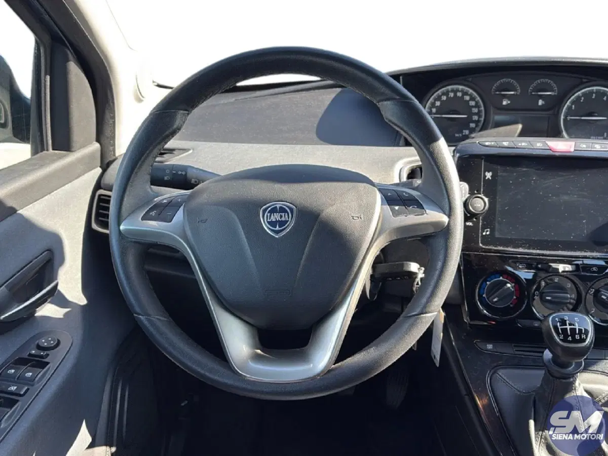 Lancia Ypsilon usata a Firenze (16)
