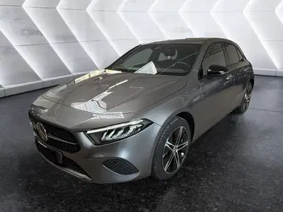 Mercedes-Benz Classe A 250 e Automatic Plug-in hybrid Premium del 2025 usata a Napoli