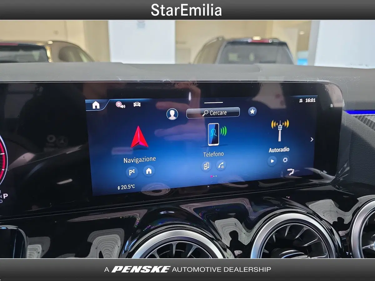 Mercedes-Benz GLA SUV nuova a Ferrara (12)