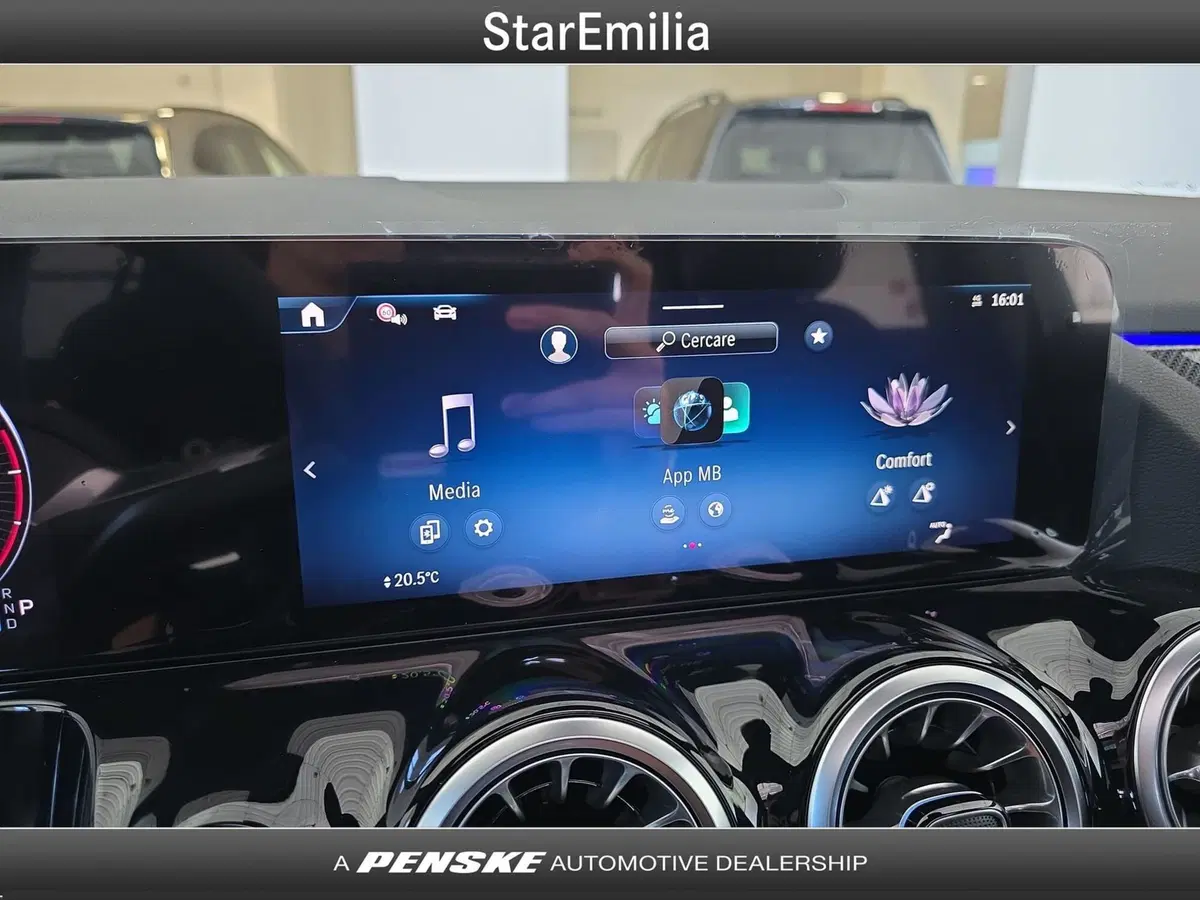 Mercedes-Benz GLA SUV nuova a Ferrara (13)