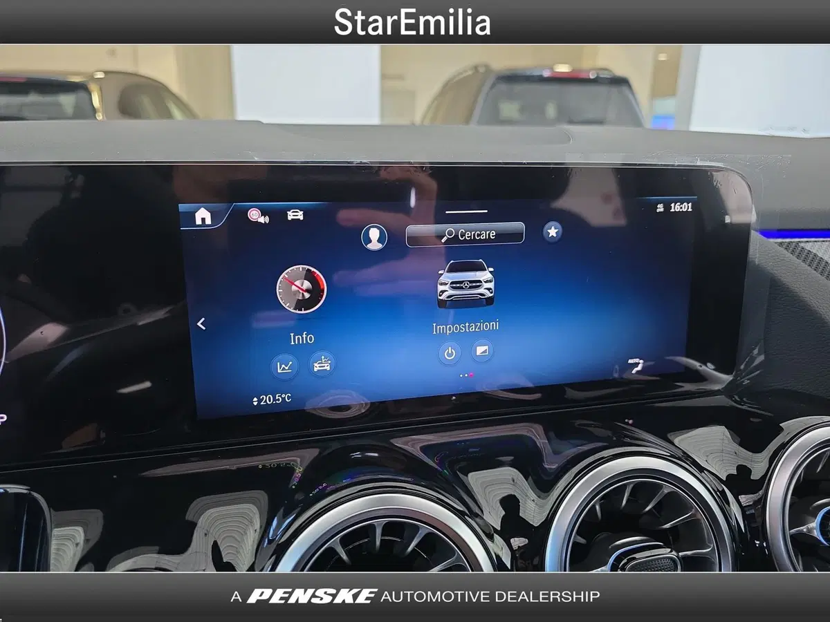 Mercedes-Benz GLA SUV nuova a Ferrara (14)