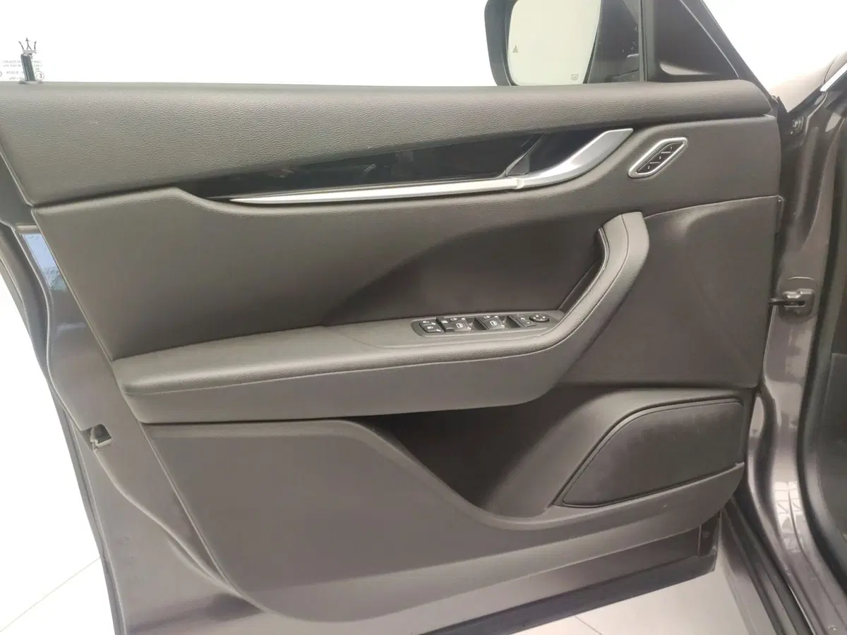 Maserati Levante usata a Avellino (17)