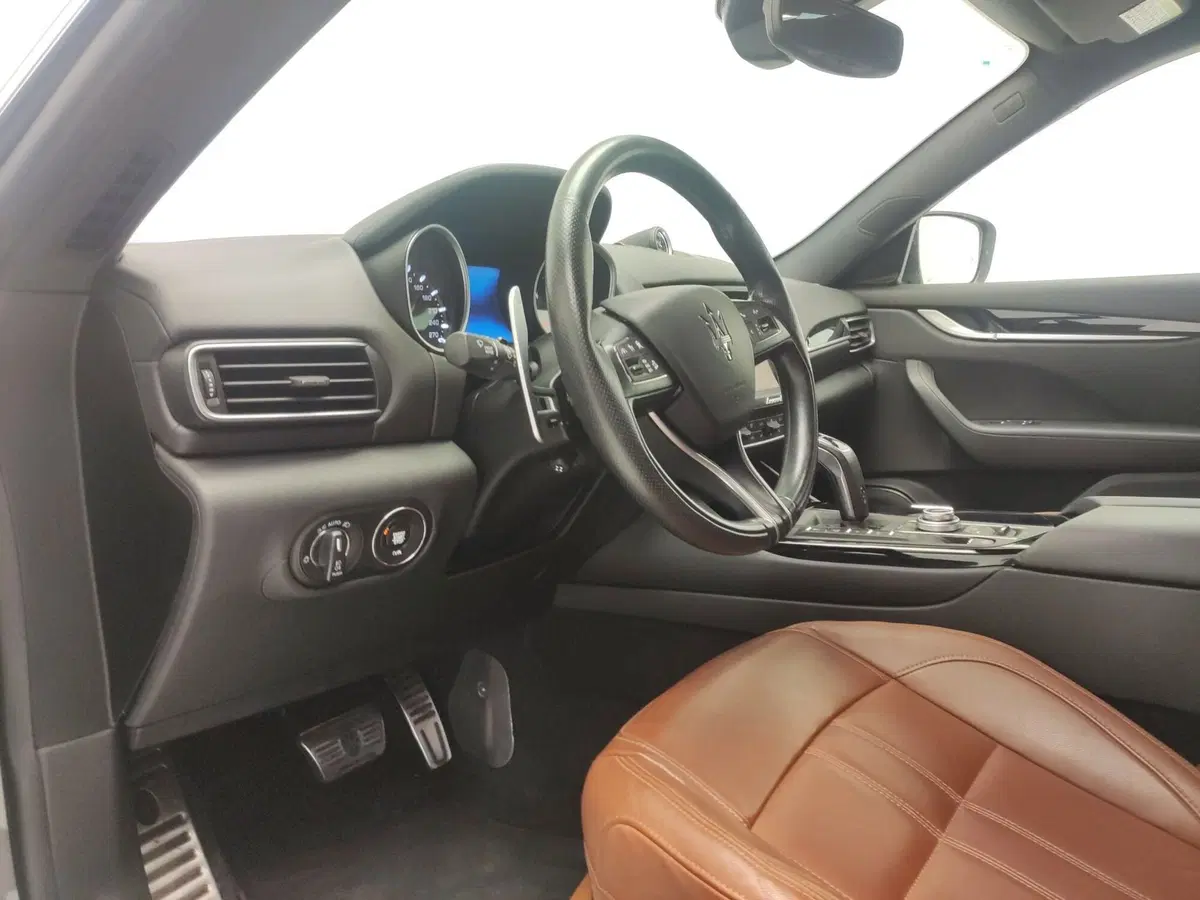 Maserati Levante usata a Avellino (18)