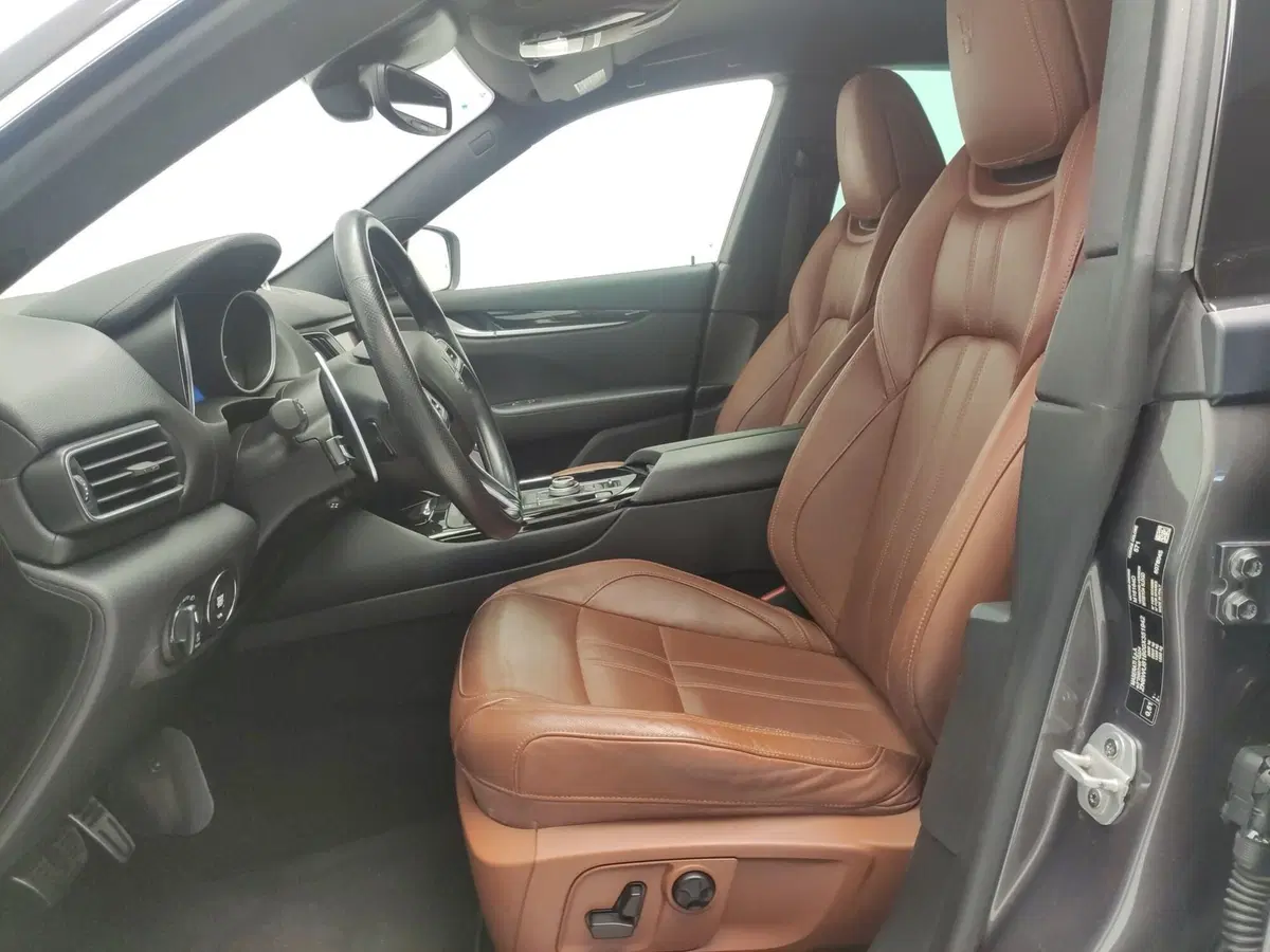 Maserati Levante usata a Avellino (19)