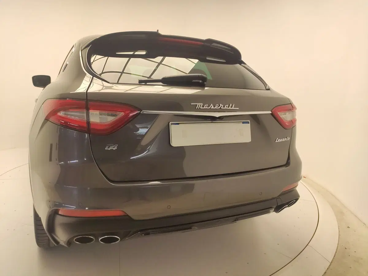 Maserati Levante usata a Avellino (9)