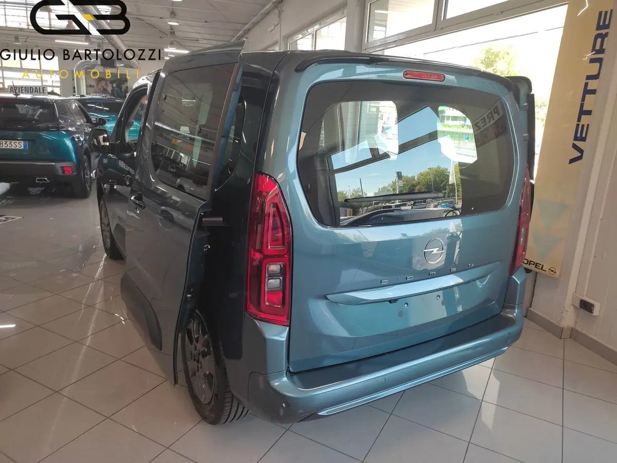 Opel Combo nuova a Prato (7)