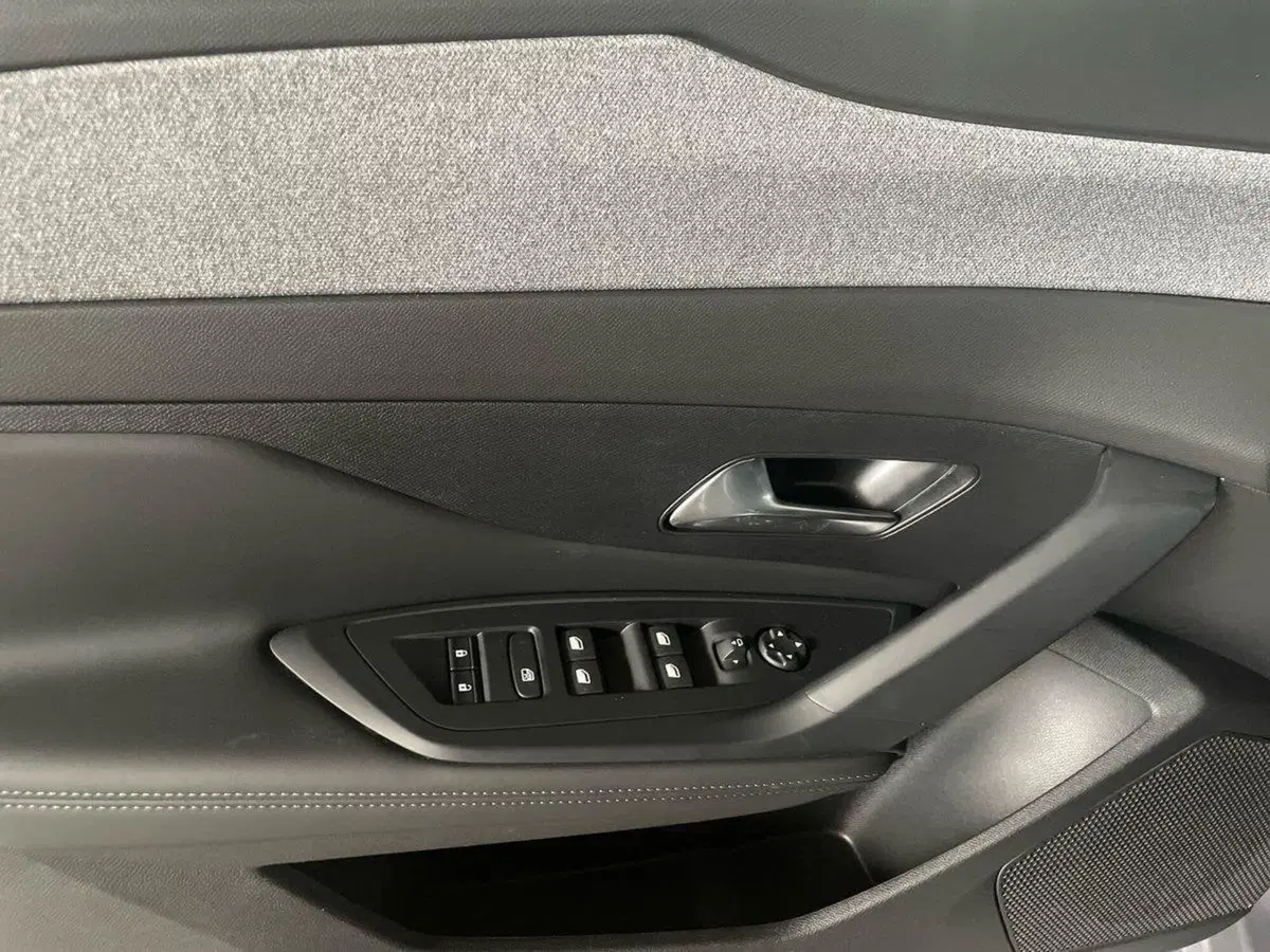 Peugeot 308 SW nuova a Salerno (13)