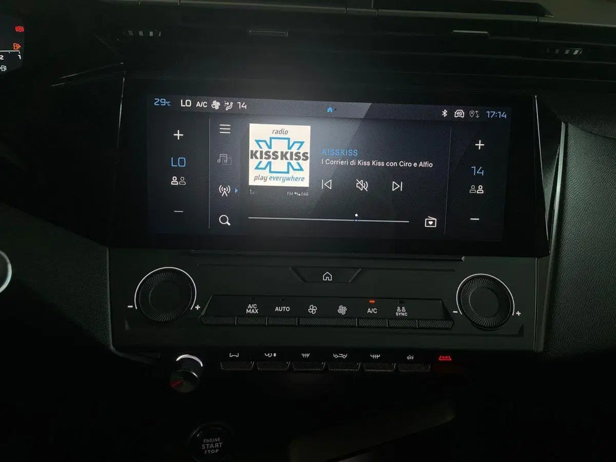 Peugeot 308 SW nuova a Salerno (19)