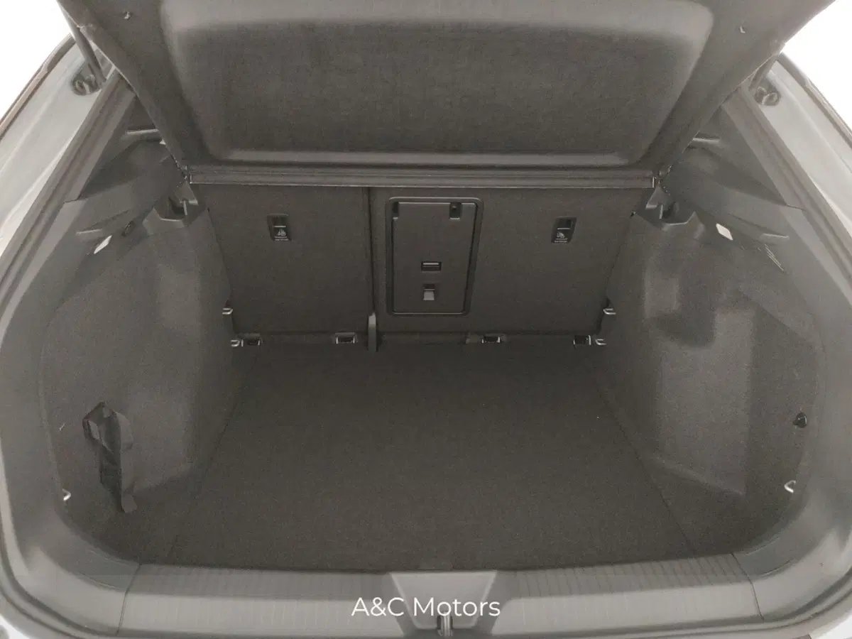 Volkswagen ID.4 nuova a Napoli (11)