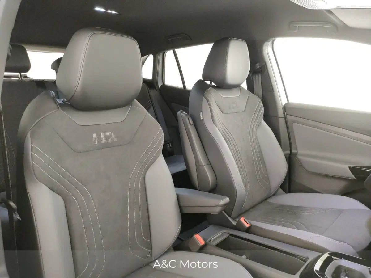 Volkswagen ID.4 nuova a Napoli (9)