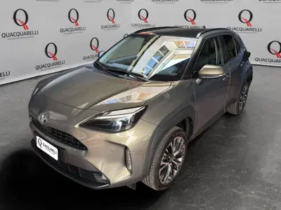 Toyota Yaris Cross 1.5 Hybrid 5p. E-CVT AWD-i Lounge del 2023 usata a Milano