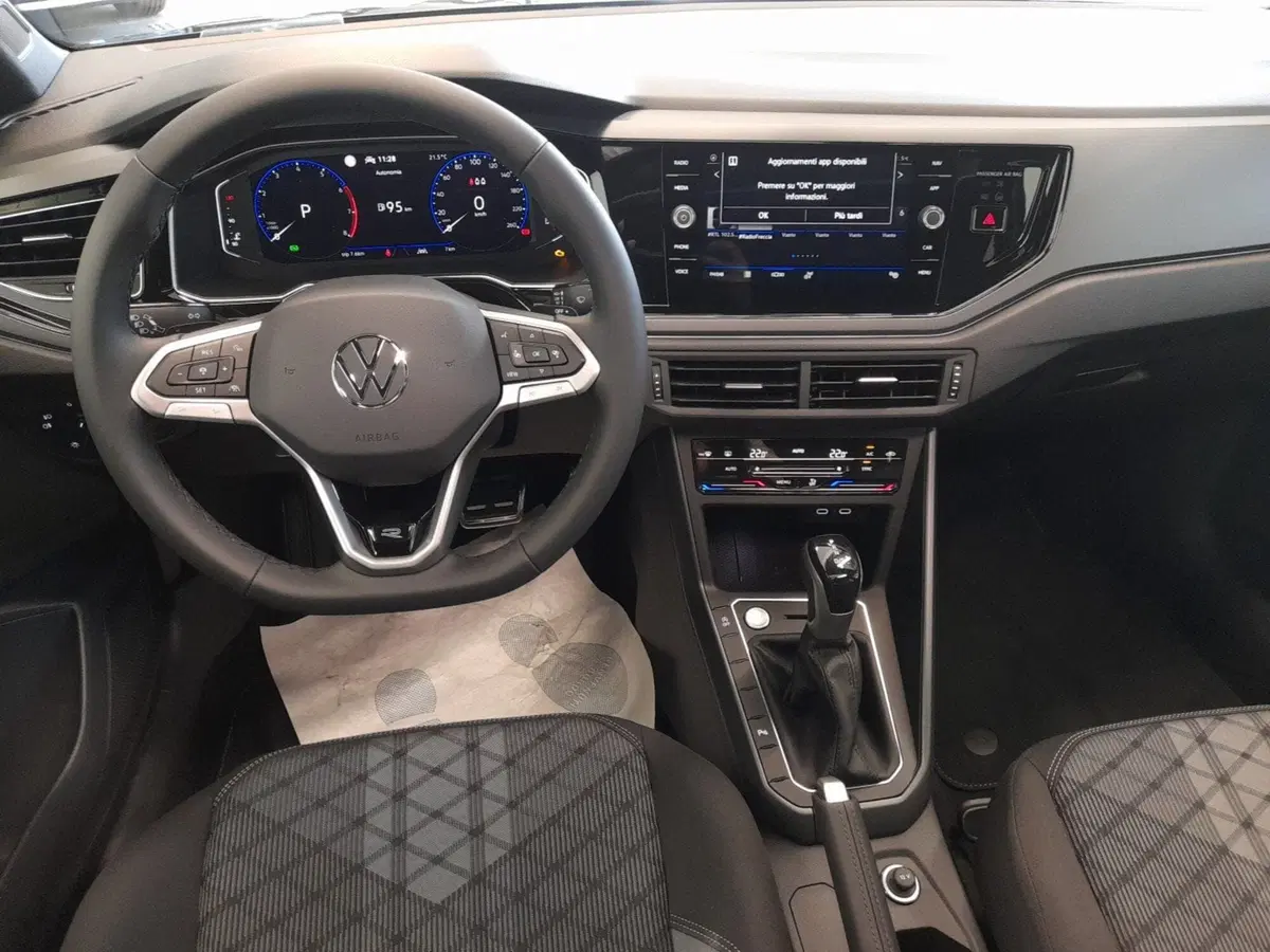 Volkswagen Taigo nuova a Bologna (16)
