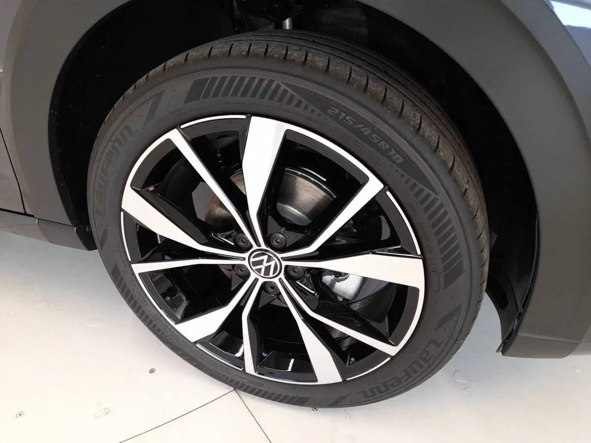Volkswagen Taigo nuova a Bologna (7)