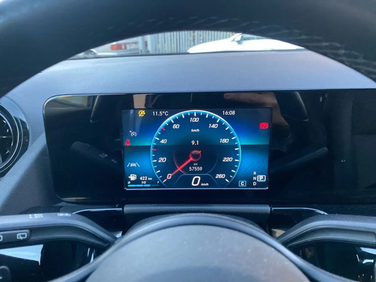 Mercedes-Benz GLA SUV usata a Prato (13)