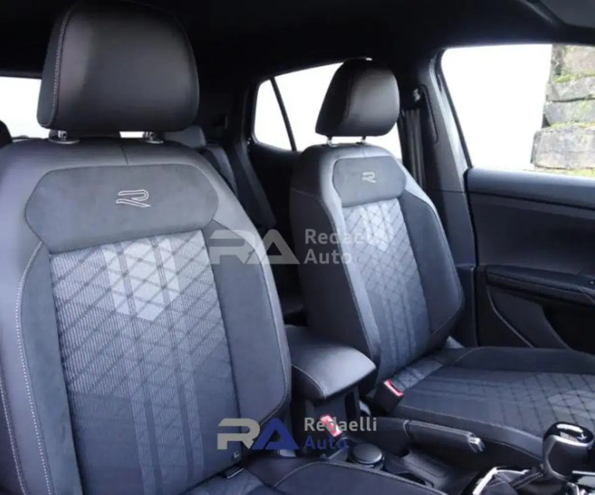 Volkswagen T-Cross nuova a Lecco (4)