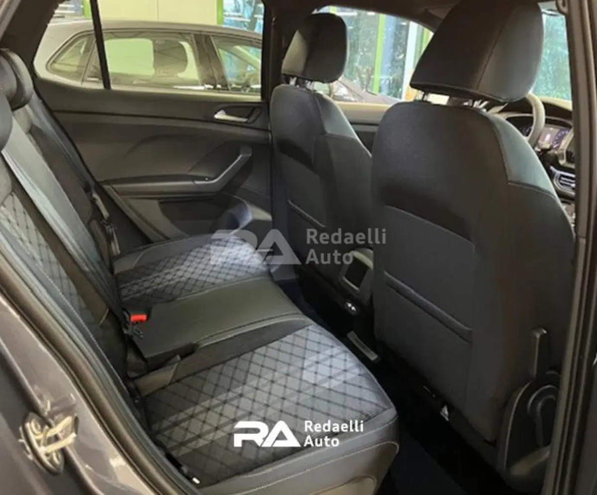 Volkswagen T-Cross nuova a Lecco (6)