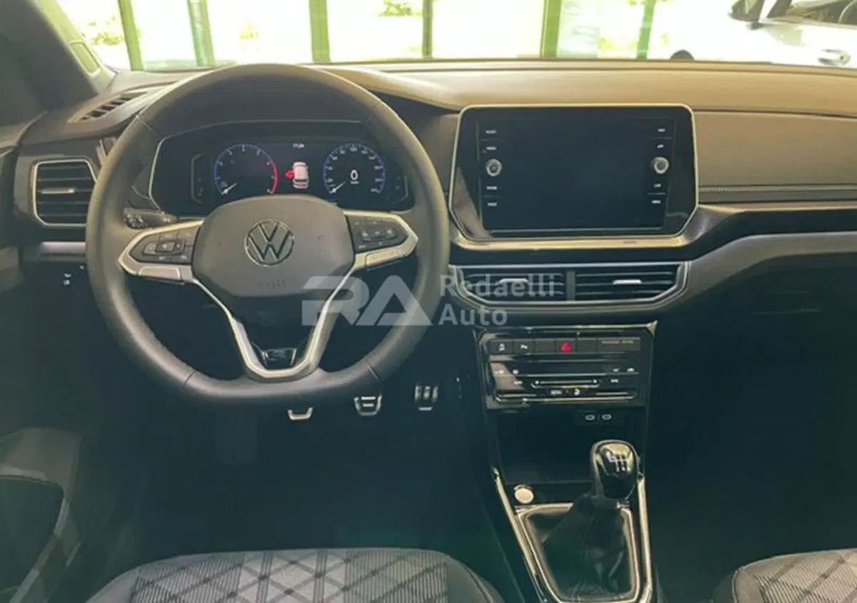 Volkswagen T-Cross nuova a Lecco (7)