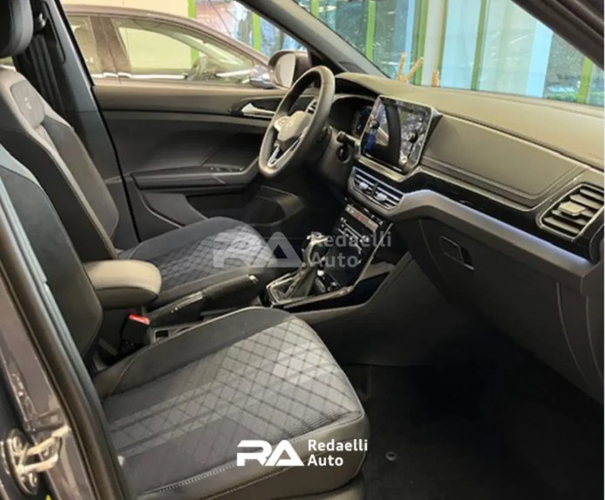 Volkswagen T-Cross nuova a Lecco (9)
